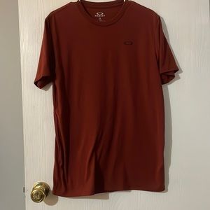 Men’s M Oakley t shirt
